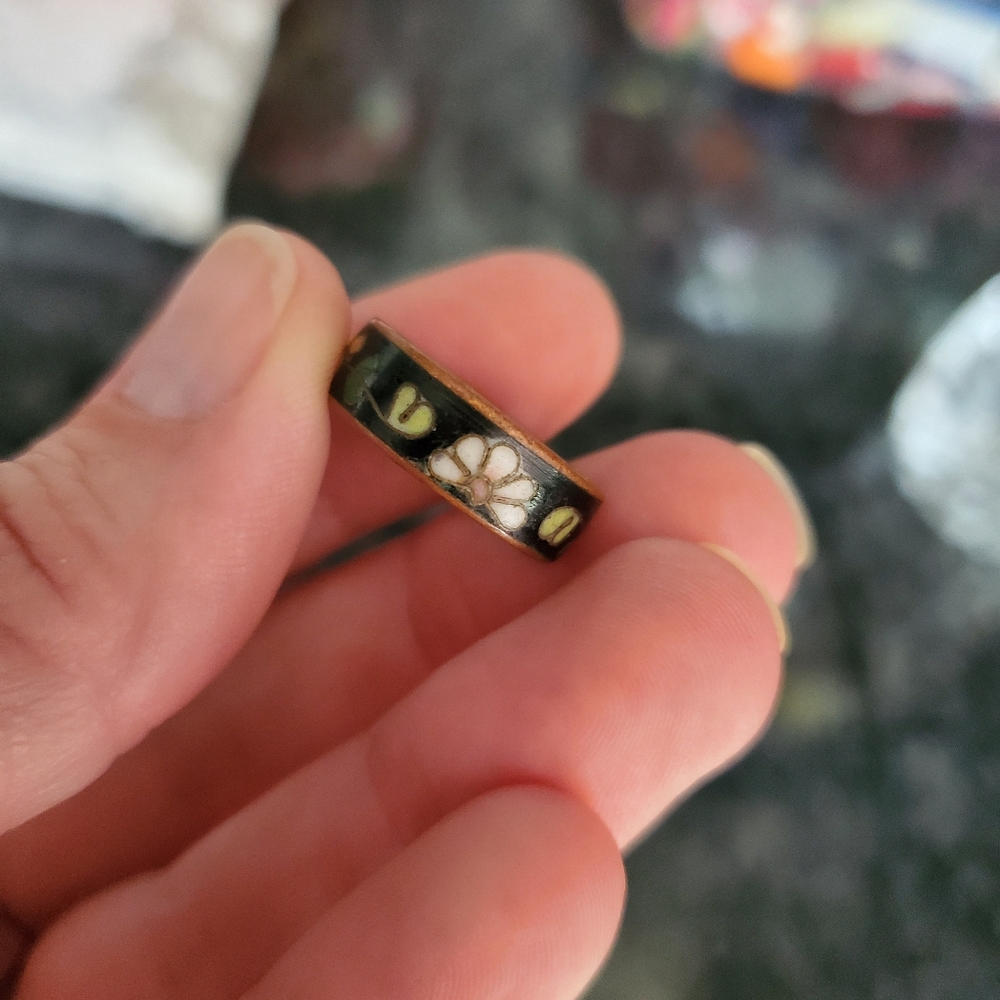 Vintage floral enamel ring
